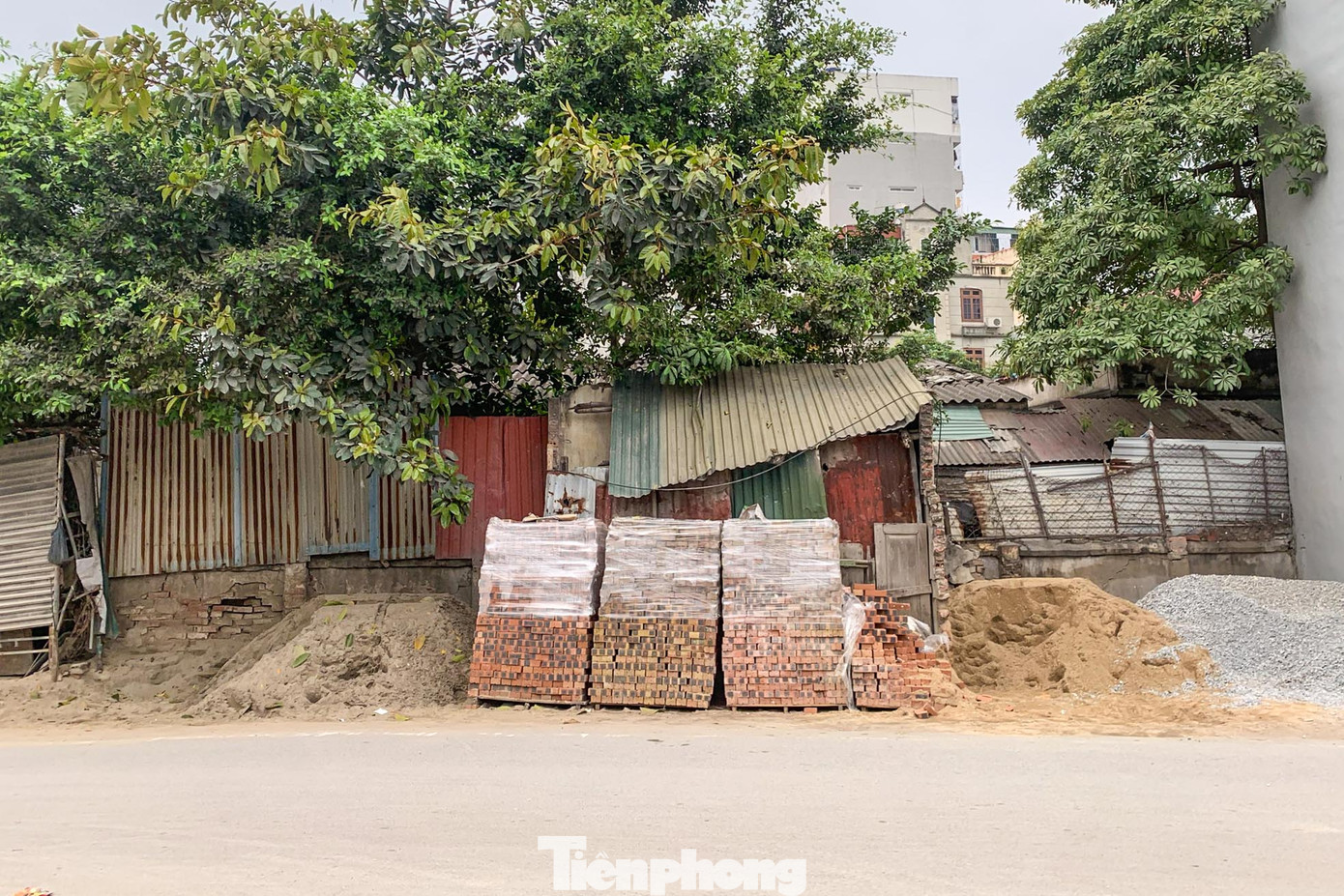 Hiện trạng tại khu vực điểm cuối dự án tại nút giao với sông Lừ.