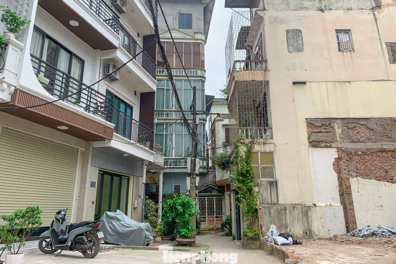 Quận Đống Đa đã ban hành Kế hoạch 187/KH-UBND về việc cưỡng chế thực hiện các quyết định kiểm đếm bắt buộc đối với 8 hộ gia đình thuộc phường Phương Mai.