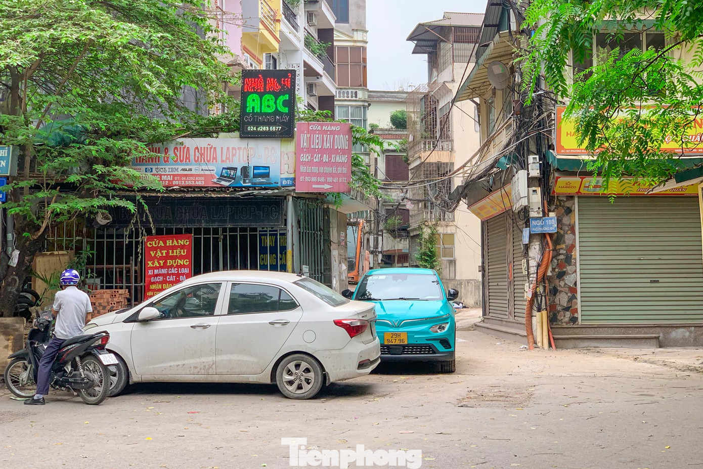 Đoạn đến ngõ 180 Phương Mai bị thắt cổ chai.