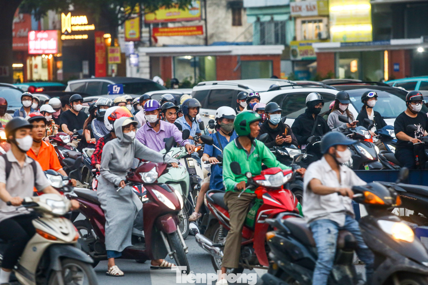 Các phương tiện nhích từng bước trên đường Vành đai 3