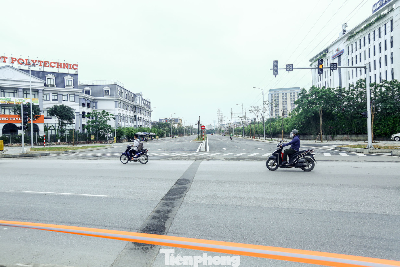 Theo thiết kế, dự án xây dựng mới tuyến đường nối hai quận có tổng chiều dài khoảng 920 m. Tuyến đường được thiết kế vận tốc thiết kế là 60 km/h; quy mô mặt cắt ngang 40 m, bề rộng mặt đường 2 x 11,25m, bề rộng hè đường 2 x 7,25m, dải phân cách giữa là 3m. Mặt đường được thiết kế với bê tông nhựa cấp cao A1, trên lớp mỏng cấp phối đá dăm. Tổng mức đầu tư dự án là hơn 251 tỷ đồng.