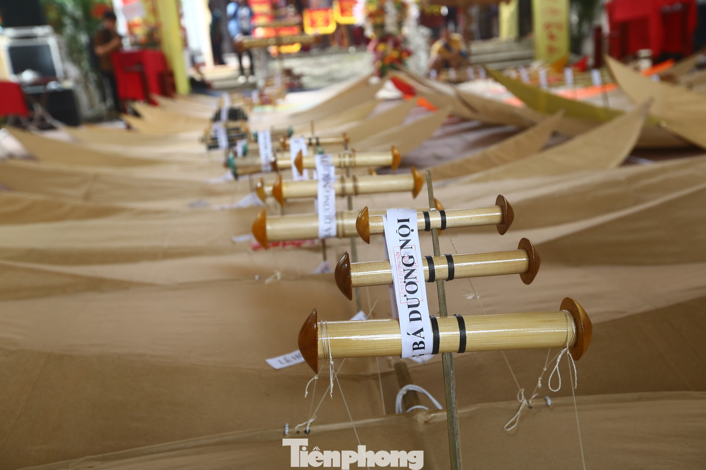 Theo quy chế chấm giải hội thi thả diều, Ban Tổ chức cho biết có 4 tiêu chí: Diều phải có sải cánh tối thiểu 2,2 m, không hạn chế tối đa. Diều mang từ 3 sáo trở lên nhưng sáo bé nhất phải có đường kính từ 3 cm trở lên. Sáo càng to và diều mang nhiều sáo, tiếng sáo trong và vang xa hơn thì được điểm cộng. Cuối cùng là độ đứng của diều, khi diều lên cao phải đứng yên.