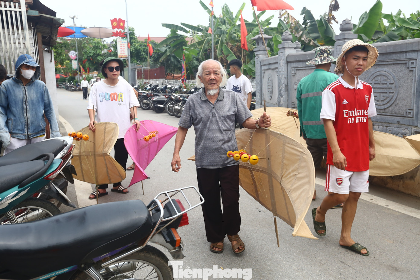 Lễ hội thu hút mọi lứa tuổi từ người già đến thanh niên đến tham dự với tinh thần giao lưu học hỏi.