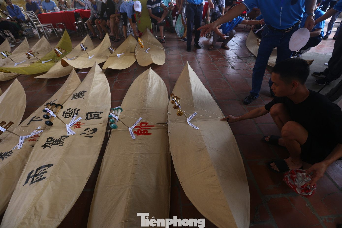 Theo quy chế chấm giải hội thi thả diều, Ban Tổ chức cho biết có 4 tiêu chí: Diều phải có sải cánh tối thiểu 2,2 m, không hạn chế tối đa. Diều mang từ 3 sáo trở lên nhưng sáo bé nhất phải có đường kính từ 3 cm trở lên. Sáo càng to và diều mang nhiều sáo, tiếng sáo trong và vang xa hơn thì được điểm cộng. Cuối cùng là độ đứng của diều, khi diều lên cao phải đứng yên.