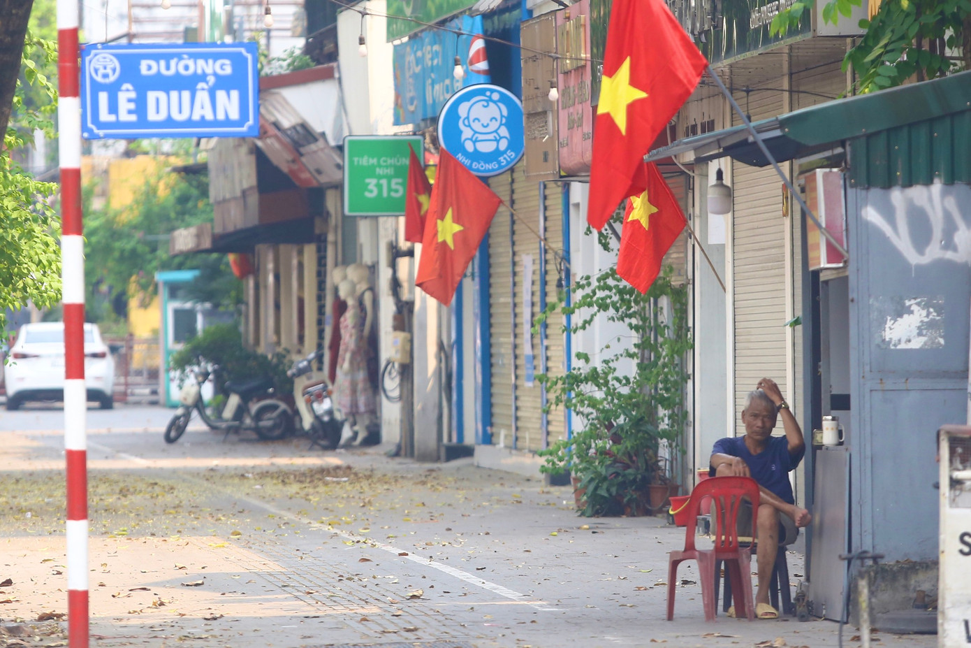 Vẻ yên bình trên đường Lê Duẩn.