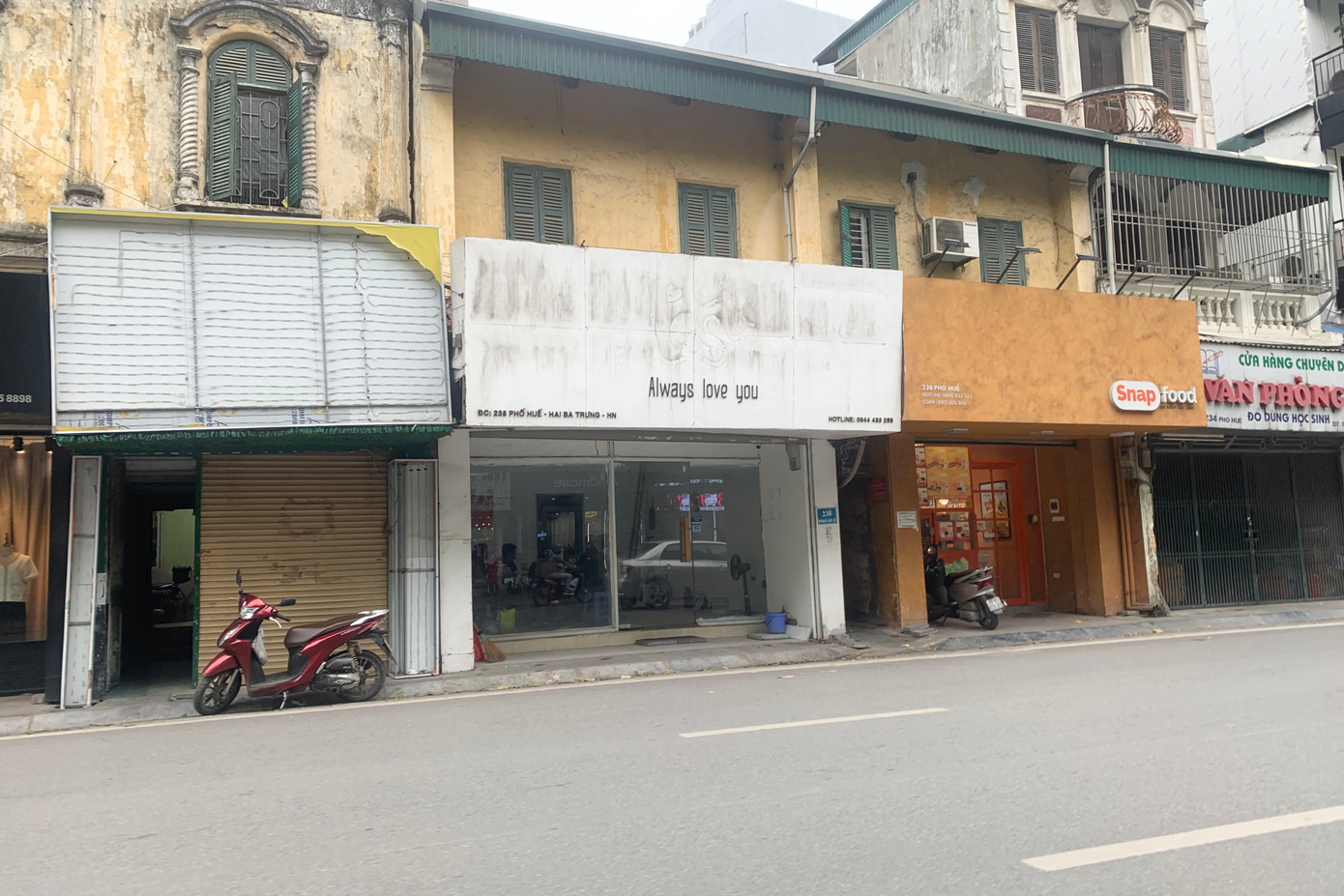 Được biết, giá thuê mặt bằng thời điểm hiện tại đang khá rẻ so với những tuyến phố trung tâm khác để thu hút đầu tư, tuy nhiên vẫn chịu cảnh ế ẩm, mòn mỏi chờ khách thuê. Được biết, giá thuê mặt bằng thời điểm hiện tại đang khá rẻ so với những tuyến phố trung tâm khác để thu hút đầu tư, tuy nhiên vẫn chịu cảnh ế ẩm, mòn mỏi chờ khách thuê.