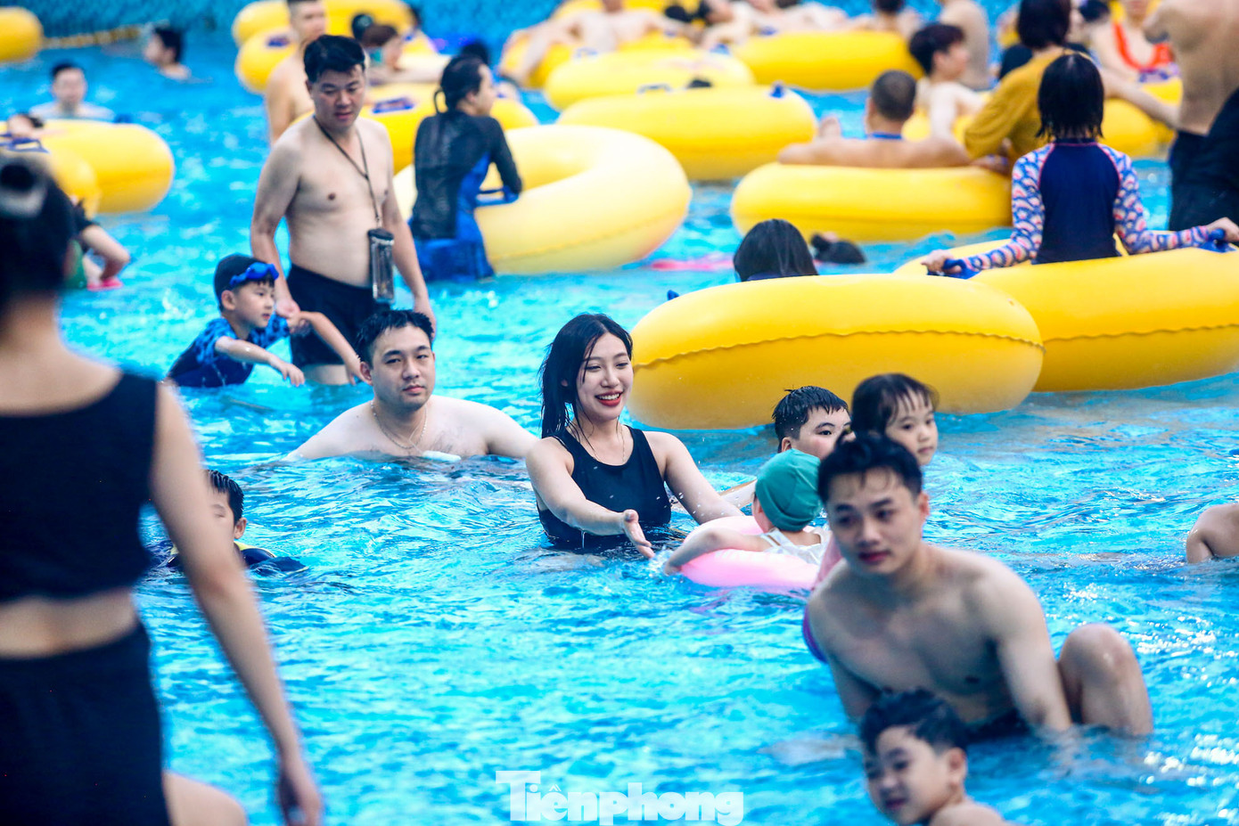 Công viên nước là địa điểm được nhiều người dân yêu thích tìm tới khi nhiệt độ ở ngưỡng cao.