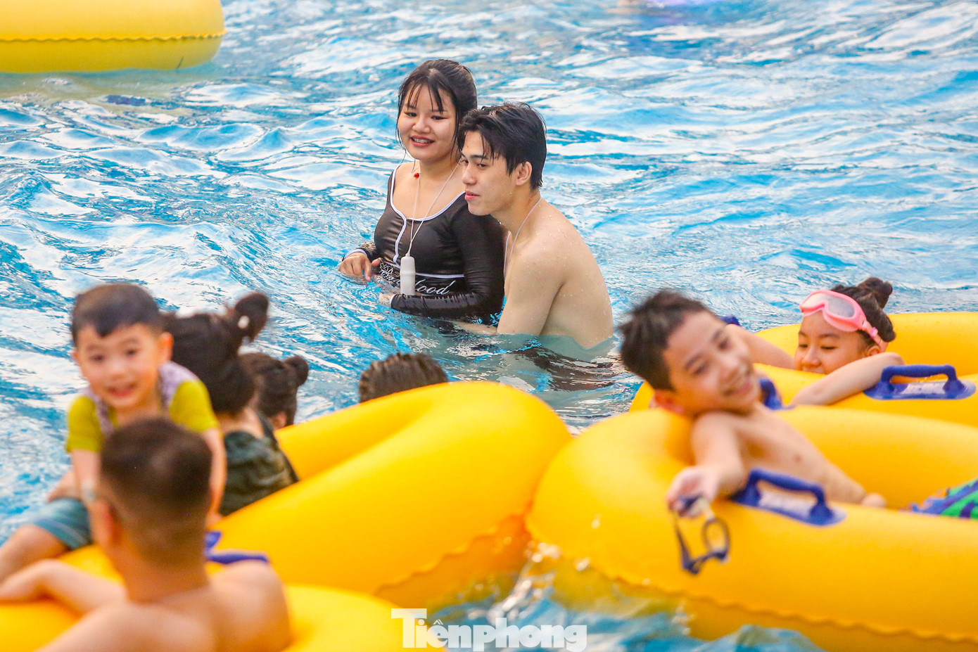 Khu vực bể tạo sóng mang đến cảm giác mạnh như ở biển.