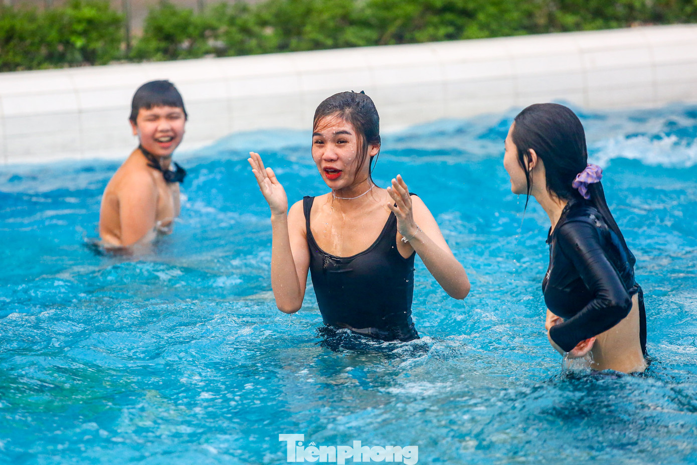 Nhiều bạn trẻ không ngại chơi những trò cảm giác mạnh tại đây.