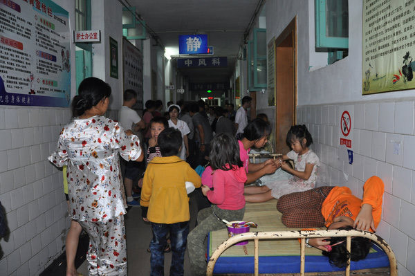 180 học sinh Trung Quốc được đưa tới bệnh viện địa phương khẩn cấp 