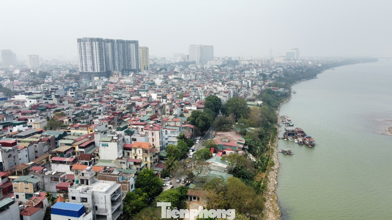 Tại thời điểm Cảng Hà Nội bàn giao mặt bằng các khu đất cho Công ty Sao Nam Sông Hồng để thực hiện dự án, trên phần đất bàn giao đã tồn tại một số công trình nhà xưởng của Cảng Hà Nội nhưng chưa có tài liệu xác định quy mô cụ thể của từng công trình, nhà xưởng tại thời điểm thực hiện việc bàn giao mặt bằng.