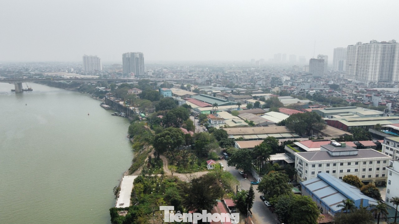 Các công trình trên được xây dựng trên phần diện tích đất Cảng Hà Nội do Tổng công ty vận tải thủy - CTCP và Công ty Sao Nam Sông Hồng hợp tác kinh doanh, trong đó Công ty Sao Nam Sông Hồng góp vốn bằng tiền, tài sản; Cảng Hà Nội góp vốn bằng quyền sử dụng đất và các tài sản thuộc quyền quản lý, sở hữu của mình nhằm mục đích xây dựng đồng bộ, phát triển và khai thác dịch vụ du lịch trên sông Hồng và dịch vụ lữ hành, thể thao, giải trí.