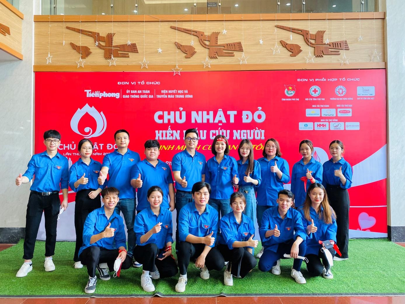 Các đoàn viên, thanh niên Trường Đại học Hùng Vương tích cực tham gia các hoạt động thiện nguyện