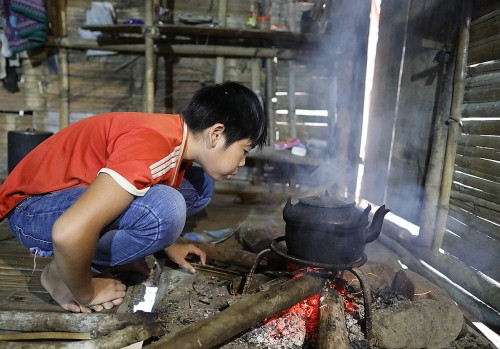 Cuộc sống của học sinh ở 'ốc đảo' ven hồ thủy điện Bản Vẽ ảnh 5