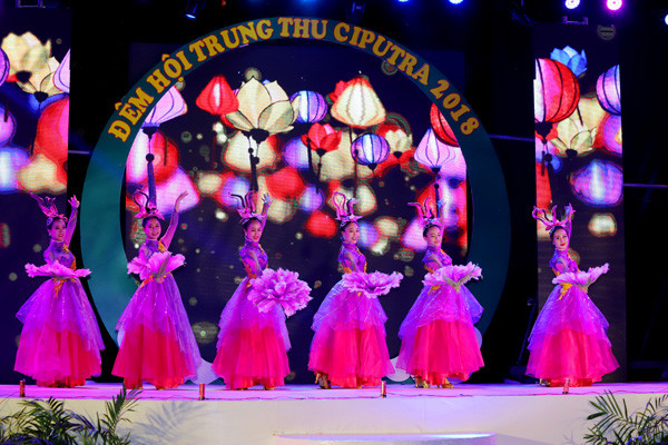 Làng 'tây' Ciputra đón Trung Thu dân gian ảnh 2