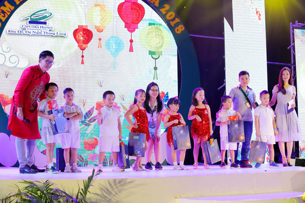 Làng 'tây' Ciputra đón Trung Thu dân gian ảnh 4