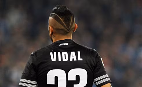 Đường cạo hình chữ V ấn tượng cảu Vidal