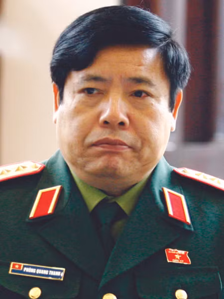Bộ trưởng Quốc phòng, Đại tướng Phùng Quang Thanh (62 tuổi), quê Hà Nội, cử nhân (quân sự), Ủy viên Bộ Chính trị