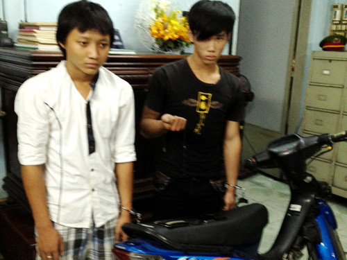 Hai tên cướp nghiện game