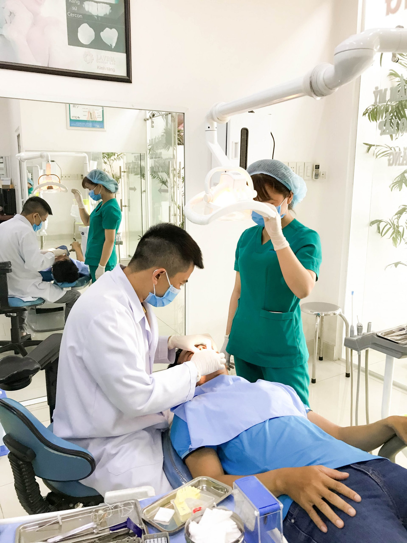 Hãy đi gặp nha sĩ nếu tình trạng ê buốt răng của bạn kéo dài.