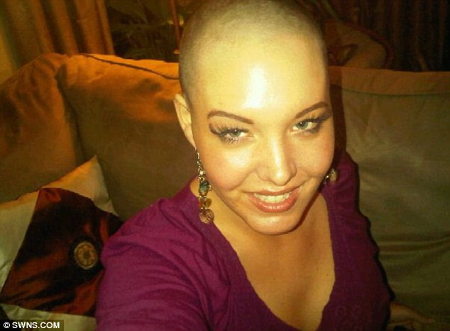 Cô từng cạo đầu để đồng cảm cùng thần tượng