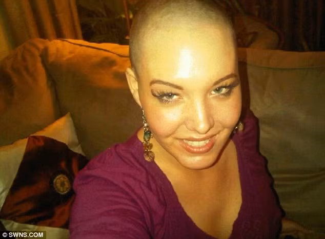 Cô từng cạo đầu để đồng cảm cùng thần tượng. Cô từng cạo đầu để đồng cảm cùng thần tượng