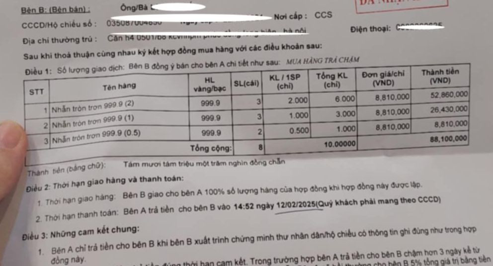 Giấy hẹn nhận tiền sau 1 tuần khi khách bán vàng ngày hôm nay (ảnh: N.M). Giấy hẹn nhận tiền sau 1 tuần khi khách bán vàng ngày hôm nay (ảnh: N.M).