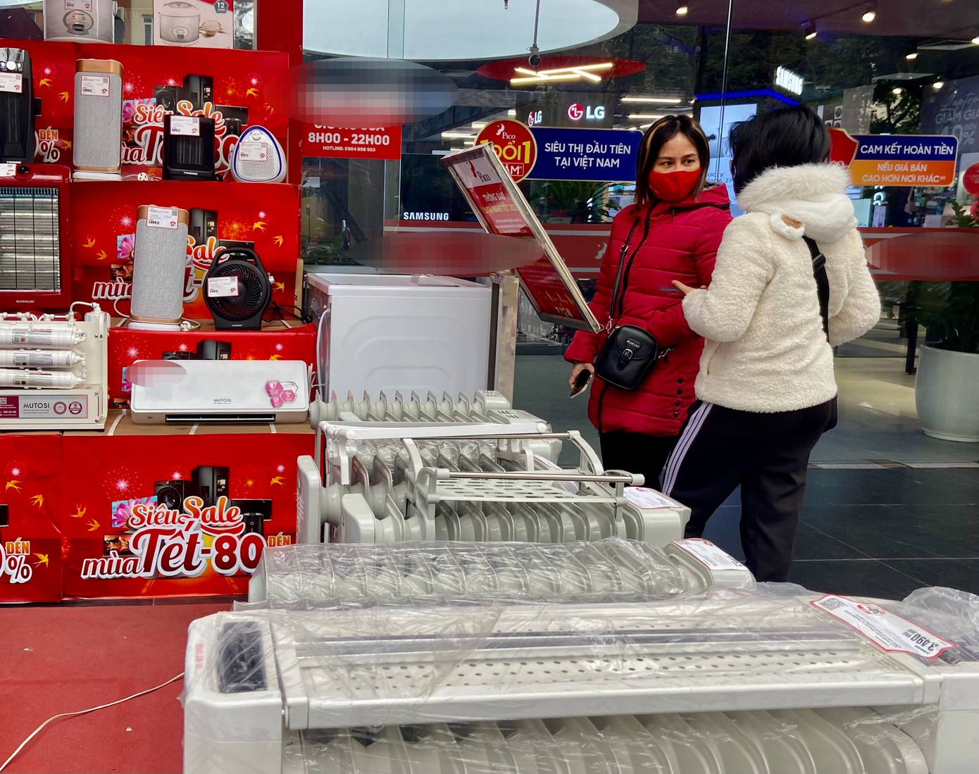 Người dân thường tìm mua loại máy sưởi dầu và quạt sưởi gốm.