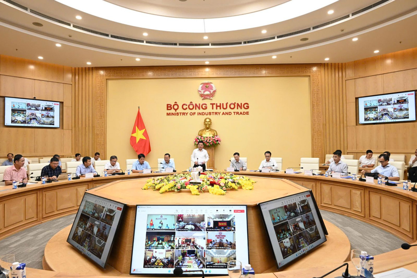 Bộ Công Thương có tổng cộng 22 đơn vị trực thuộc từ ngày 1/3. Ảnh: VGP.