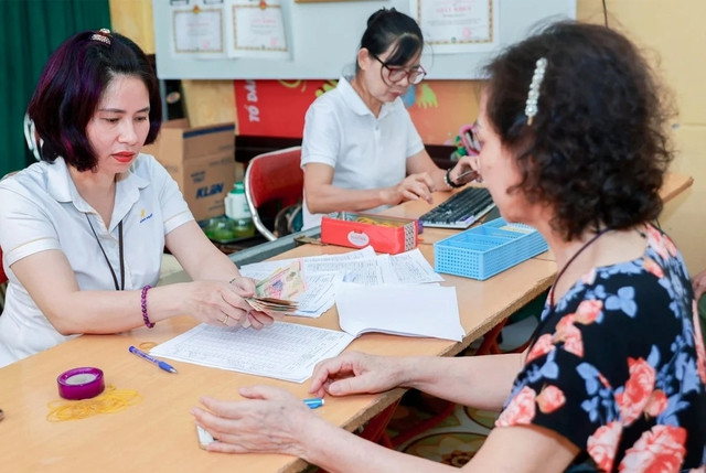 Tuổi nghỉ hưu với cán bộ nữ được quy định trong Bộ Luật Lao động năm 2019. Ảnh minh họa: VGP. Tuổi nghỉ hưu với cán bộ nữ được quy định trong Bộ Luật Lao động năm 2019. Ảnh minh họa: VGP.