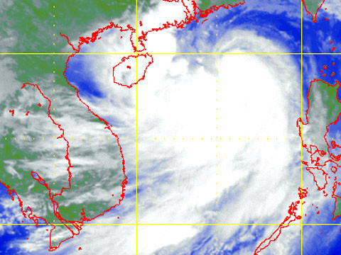 Vùng mây khổng lồ của bão số 5 (tên quốc tế Kai-tak) trưa 16-8. Ảnh: HKO. Vùng mây khổng lồ của bão số 5 (tên quốc tế Kai-tak) trưa 16-8. Ảnh: HKO