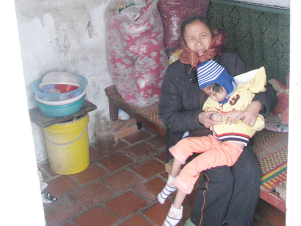 Ngôi nhà gần 6 mét vuông của gia đình chị Nu được coi là nhỏ nhất ở xã Ngư Lộc. Ngôi nhà gần 6 mét vuông của gia đình chị Nu được coi là nhỏ nhất ở xã Ngư Lộc