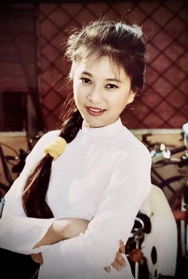 "Cô gái xấu xí" xinh đẹp bất ngờ ở tuổi đôi mươi "Cô gái xấu xí" xinh đẹp bất ngờ ở tuổi đôi mươi