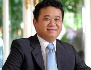 Ông Đặng Thành Tâm. Bài viết: http://news.zing.vn/10-dai-gia-giau-nhat-san-chung-khoan-nam-2013-post380187.html Nguồn Zing News 