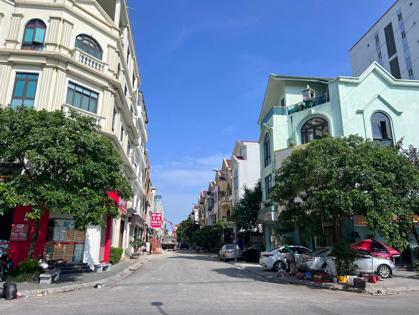 Trong quá trình triển khai dự án, Thanh tra Sở Xây dựng và Đội quy tắc đô thị UBND TP Thanh Hoá, UBND phường Đông Vệ chưa kiểm tra, kịp thời xử lý vi phạm của các hộ dân về quản lý trật tự xây dựng tại dự án theo quy định.