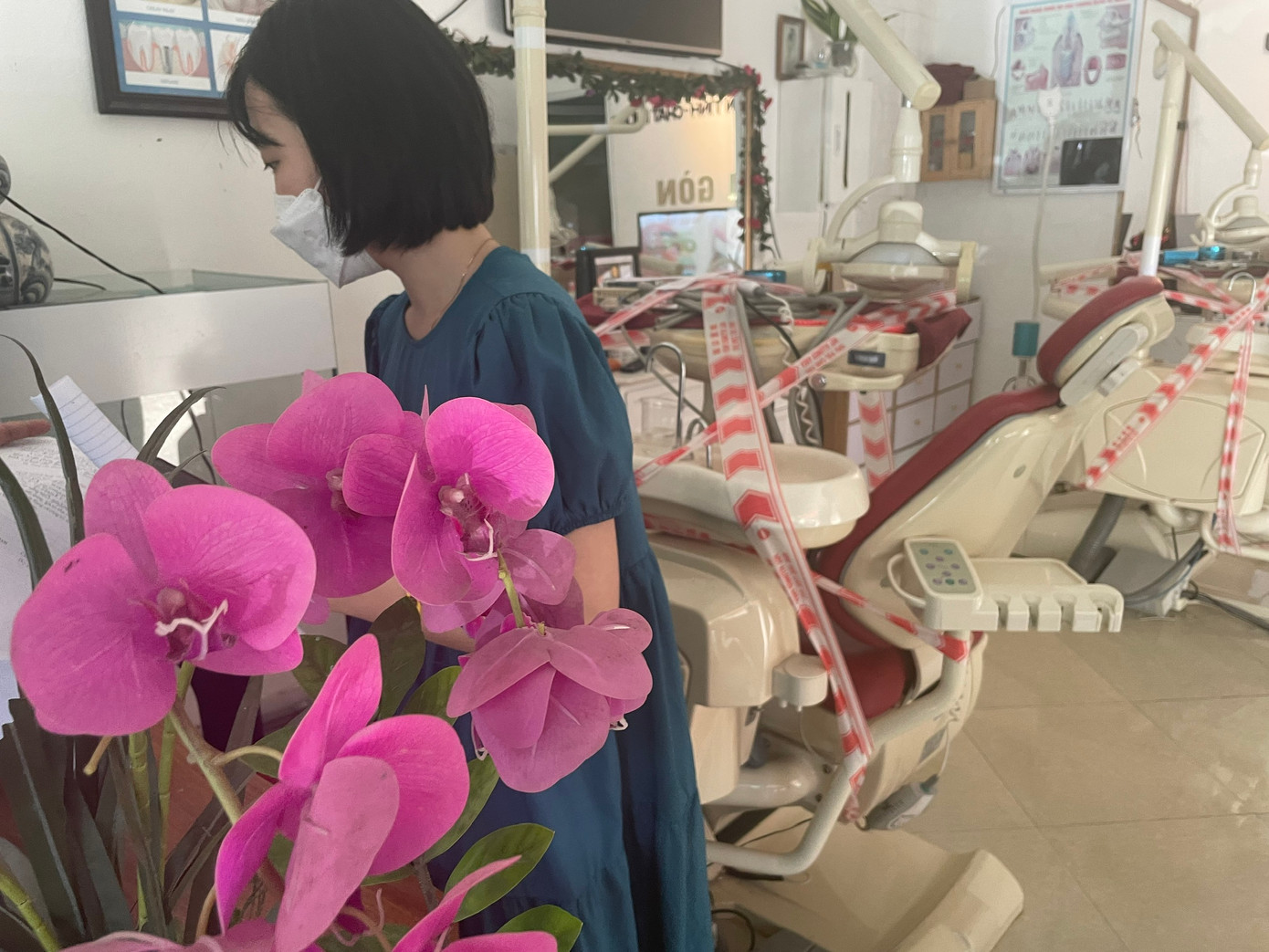 Các thiết bị phía bên trong phòng khám nha khoa Sài Gòn.