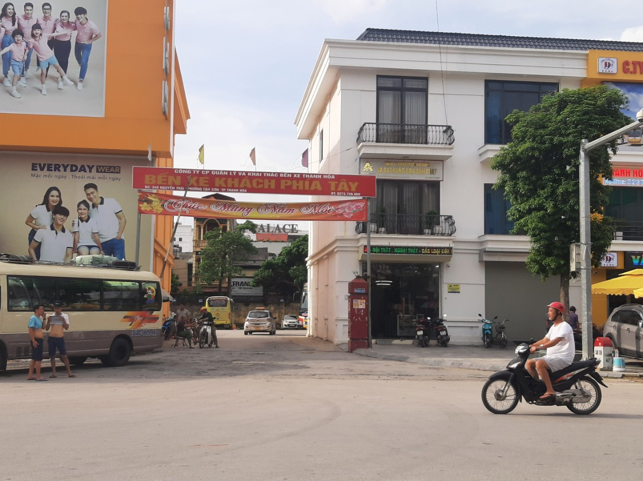 Cổng chính ra, vào Bến xe khách phía Tây thành phố Thanh Hoá.