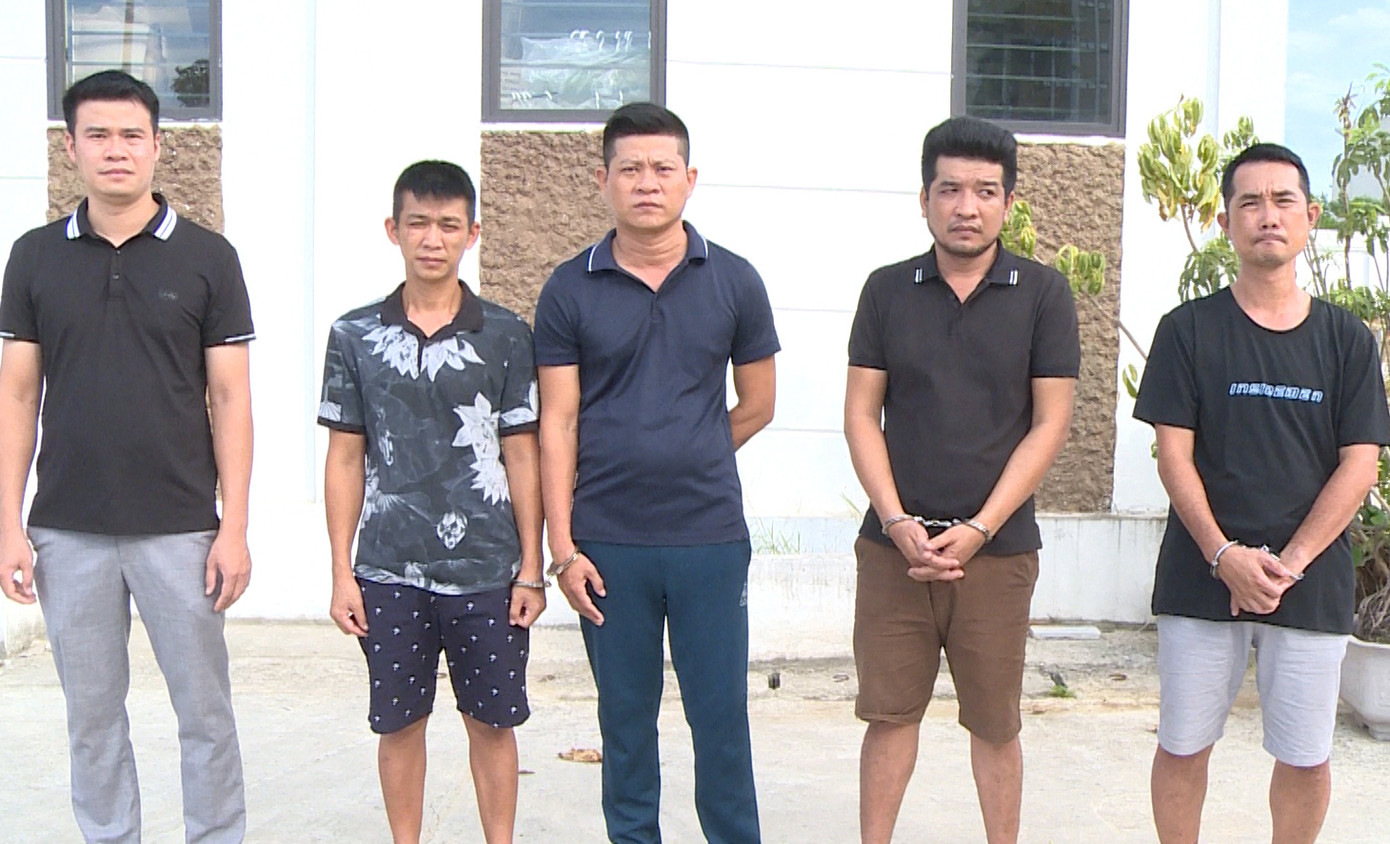 Các đối tượng bị khởi tố, bắt tạm giam.