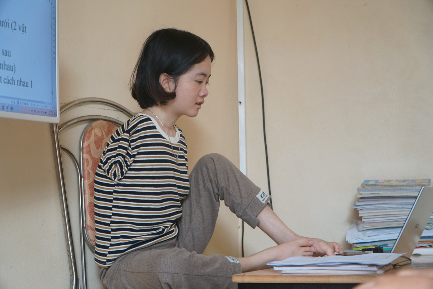 Cô gái không tay vượt qua mọi khó khăn để trở thành cô giáo Cô gái không tay vượt qua mọi khó khăn để trở thành cô giáo