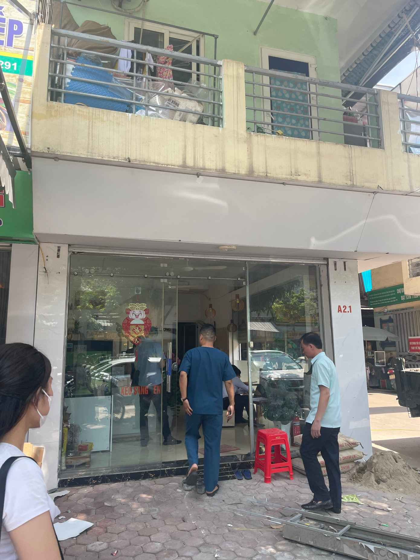 Trước đó, Phòng khám Nha khoa Sài Gòn bị Chủ tịch UBND TP Thanh Hoá ra quyết định xử phạt hành chính vì đã cung cấp dịch vụ khám bệnh, chữa bệnh mà không có giấy phép hoạt động nhưng cơ sở này vẫn tổ chức tiếp nhận, điều trị cho bệnh nhân, khách hàng.