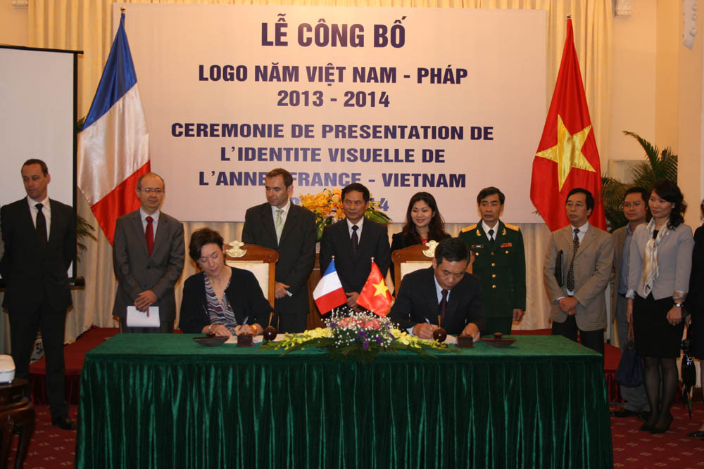 Syviane Tarsot-Giilery-Bùi Thanh Sơn ký biên bản