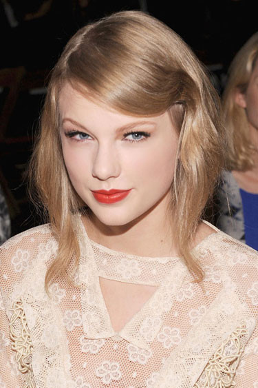 Taylor Swift nổi bật với kiểu tóc lạ mắt trong show của Rodart