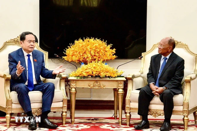 Chủ tịch Quốc hội Trần Thanh Mẫn gặp Chủ tịch Danh dự Hội đồng cố vấn Quốc vương Campuchia. (Ảnh: TTXVN) Chủ tịch Quốc hội Trần Thanh Mẫn gặp Chủ tịch Danh dự Hội đồng cố vấn Quốc vương Campuchia. (Ảnh: TTXVN)