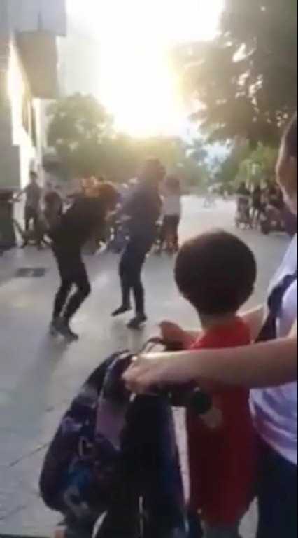 Cả phố náo loạn vì 'quả lừa' của 2 hot girl trên facebook ảnh 4