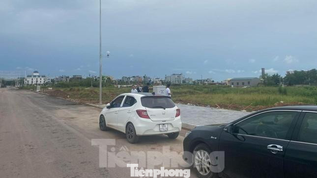 Nếu so với đỉnh điểm tháng 3 và tháng 4 thì giá đất đang đi ngang, một số nơi có dấu hiệu manh nha cắt lỗ. Nếu so với đỉnh điểm tháng 3 và tháng 4 thì giá đất đang đi ngang, một số nơi có dấu hiệu manh nha cắt lỗ.