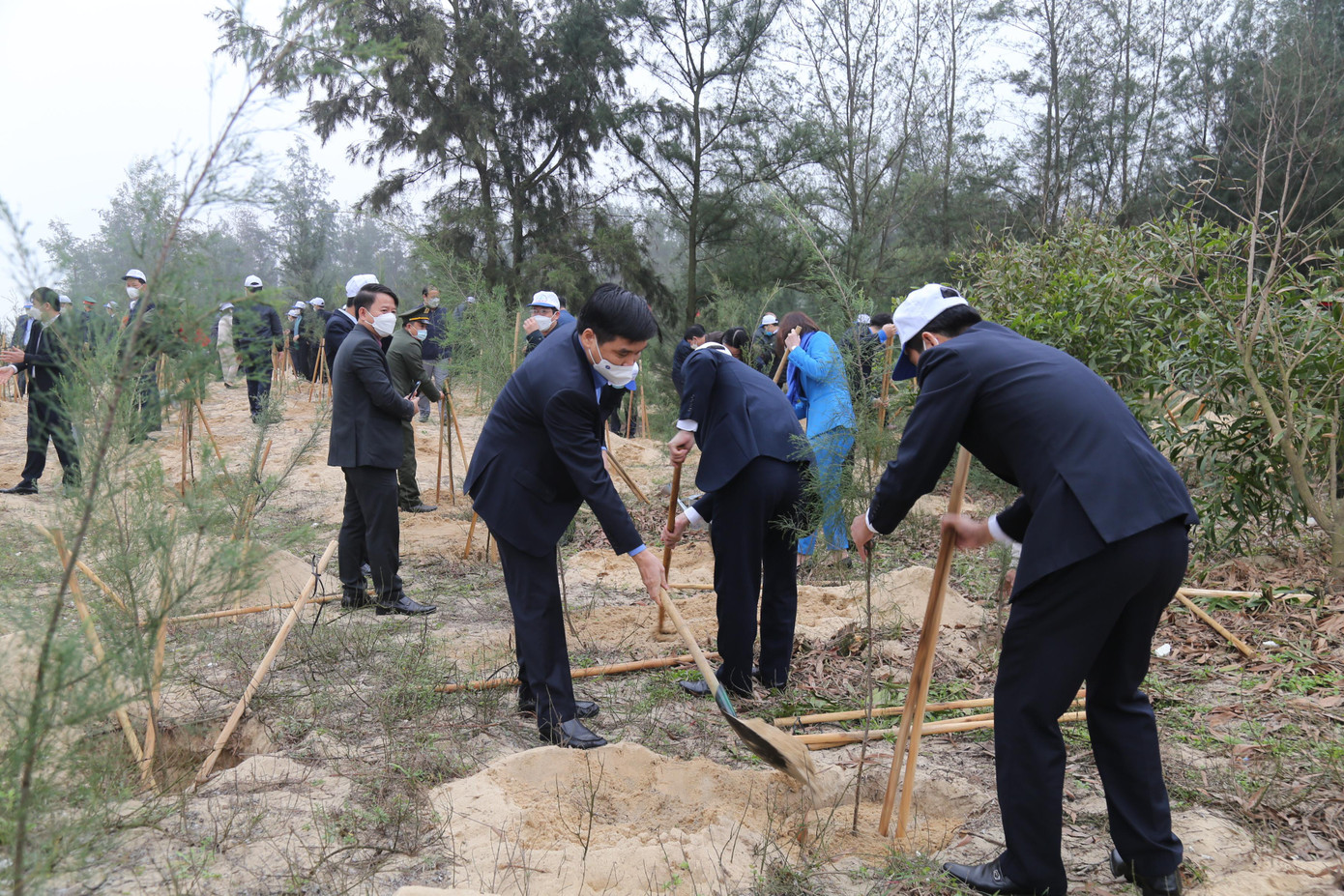 Các cơ quan ban ngành của tỉnh Quảng Bình tham gia hưởng ứng "Tết trồng cây đời đời nhớ ơn Bác Hồ" Các cơ quan ban ngành của tỉnh Quảng Bình tham gia hưởng ứng "Tết trồng cây đời đời nhớ ơn Bác Hồ"