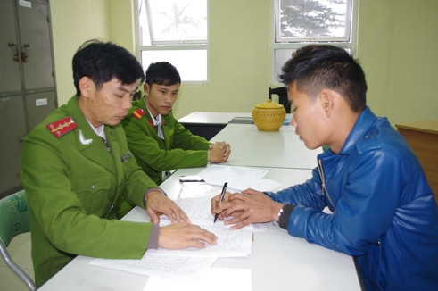 Đối tượng ký vào biên bản thừa nhận hành vi phạm tội