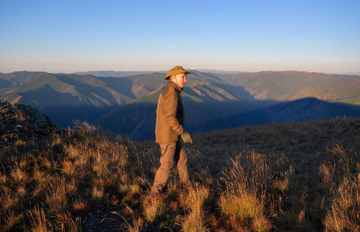 Ông Putin trong chuyến đi nghỉ cùng Bộ trưởng Quốc phòng Shoigu. Ảnh: Reuters