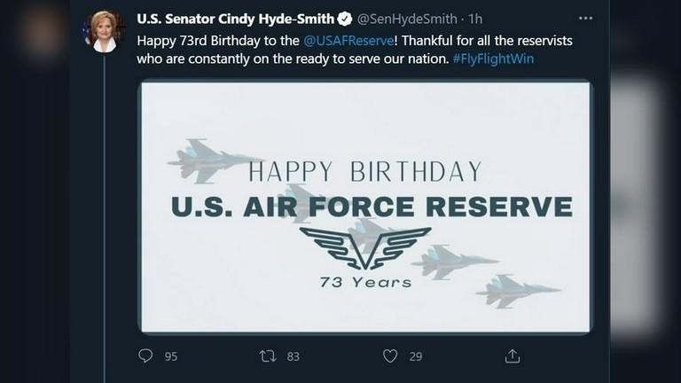 Thượng Nghị sĩ Cindy Hyde-Smith đăng ảnh máy bay Su-34 Nga. Ảnh: Twitter Thượng Nghị sĩ Cindy Hyde-Smith đăng ảnh máy bay Su-34 Nga. Ảnh: Twitter