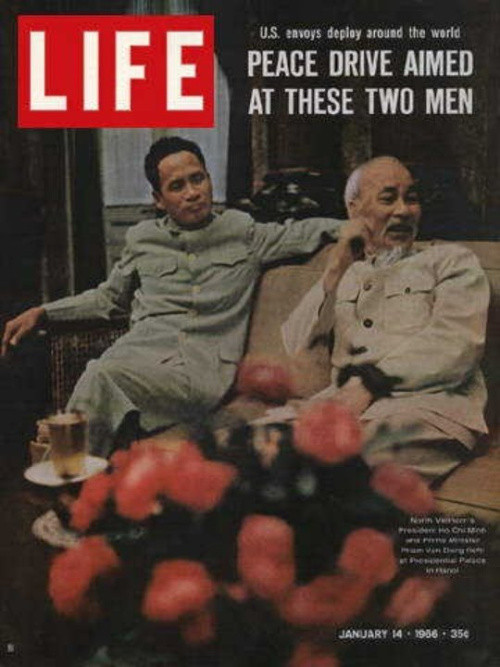 Chủ tịch Hồ Chí Minh và Thủ tướng Phạm Văn Đồng. Số ra ngày 14-1-1966